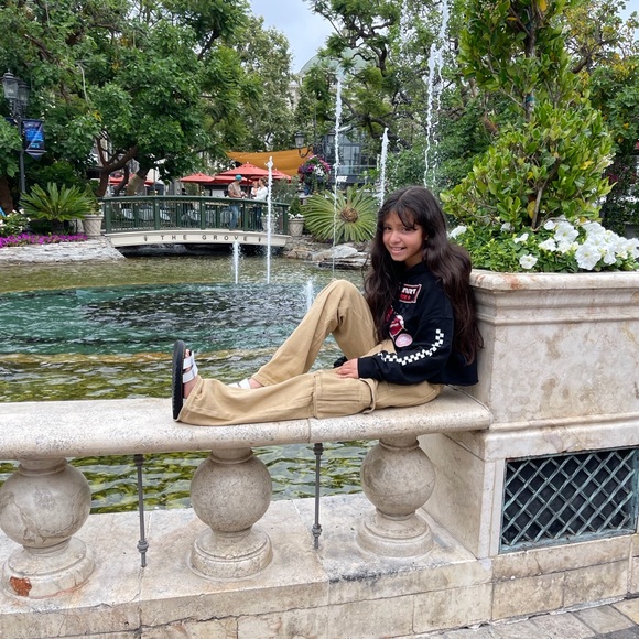 KIDS & XS WOMENS CLOSET 💗 - Picture 7 of 8